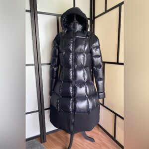 SNOWMAN NEW YORK Long puffer coat. Size S. Like new condition.